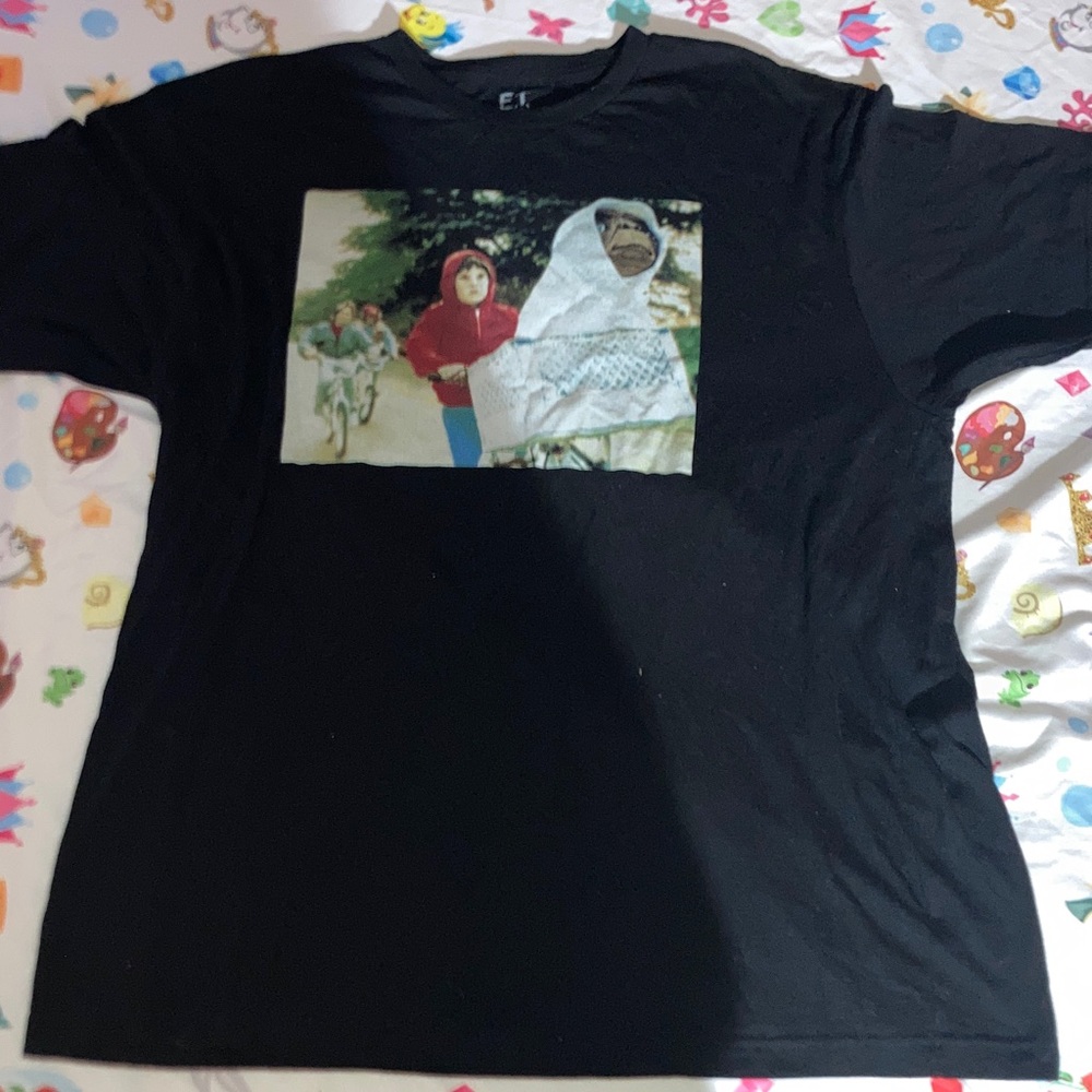 E.T. Extra terrestrial Universal Black Tee with Classic Movie Print